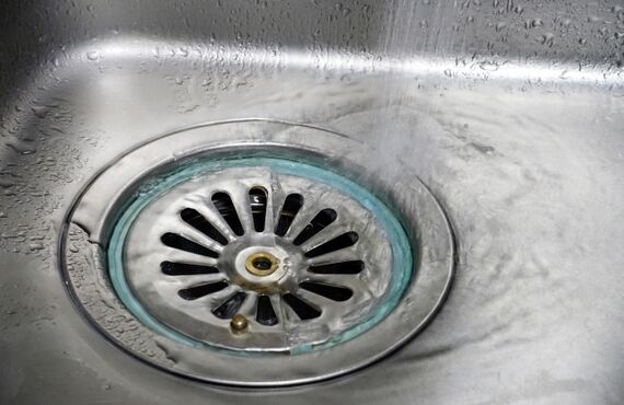 市川市でキッチンの水詰まりでお困りの方は、㈱Ｆ´ｓにご相談下さい！